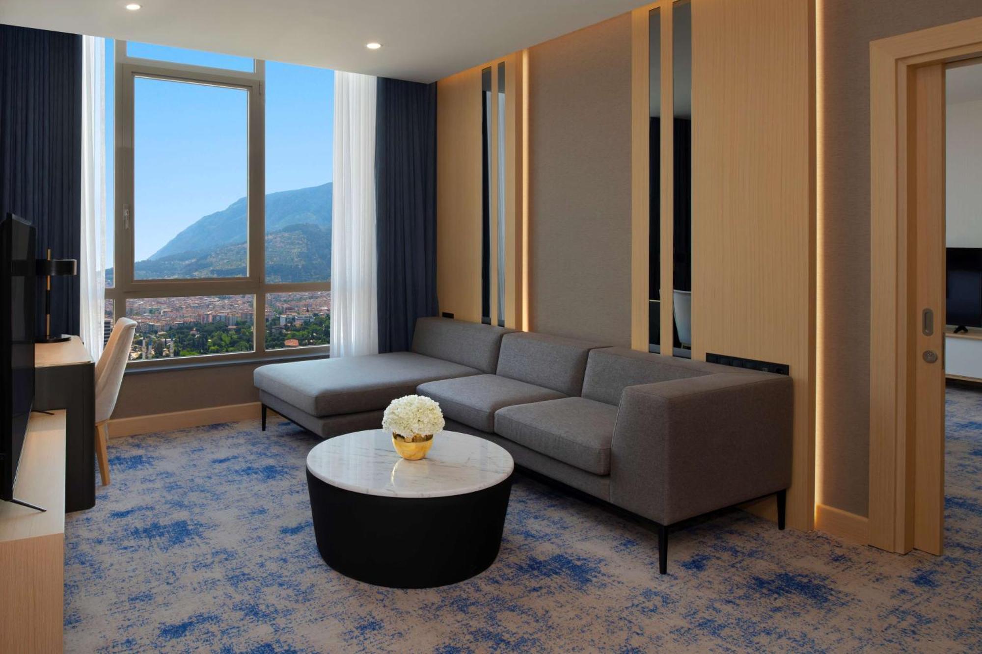 Doubletree By Hilton Manisa Hotel Bagian luar foto
