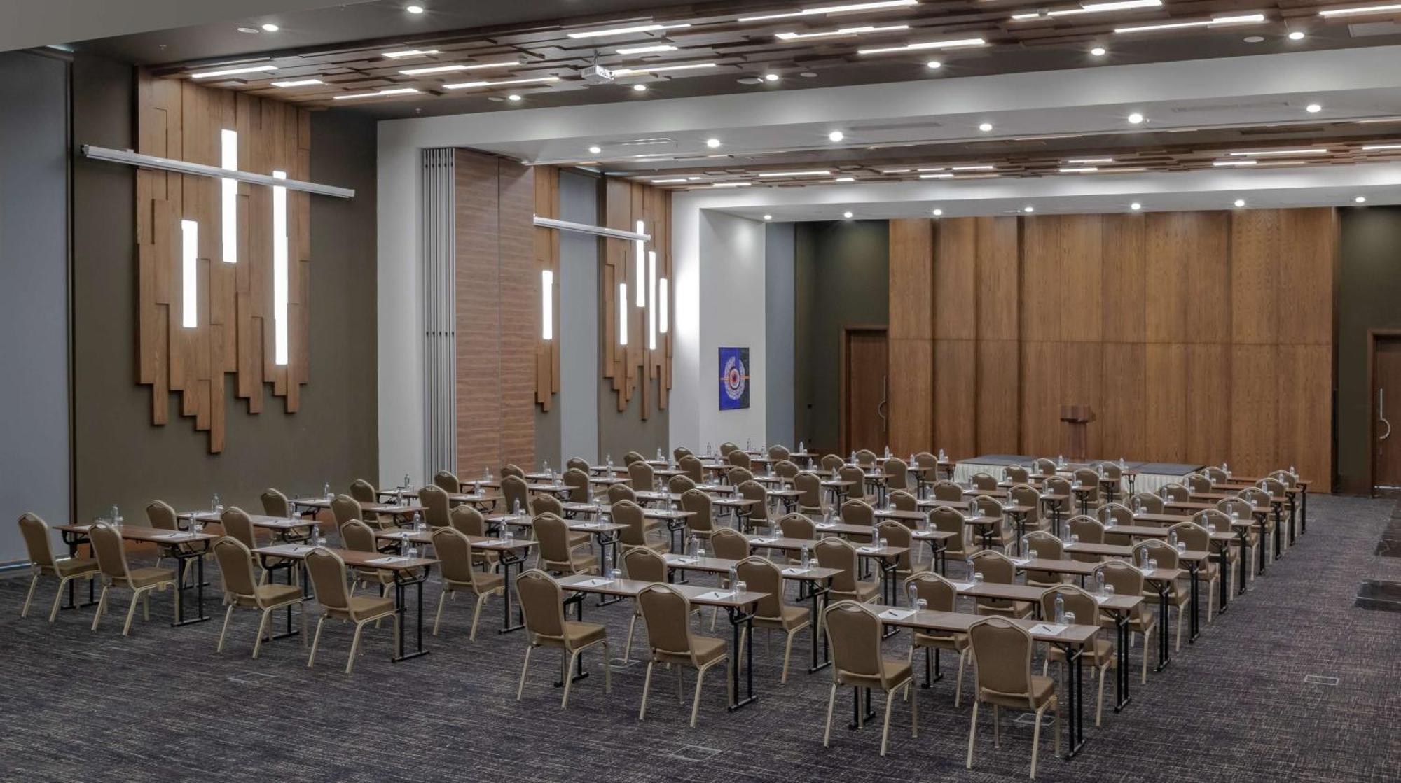 Doubletree By Hilton Manisa Hotel Bagian luar foto