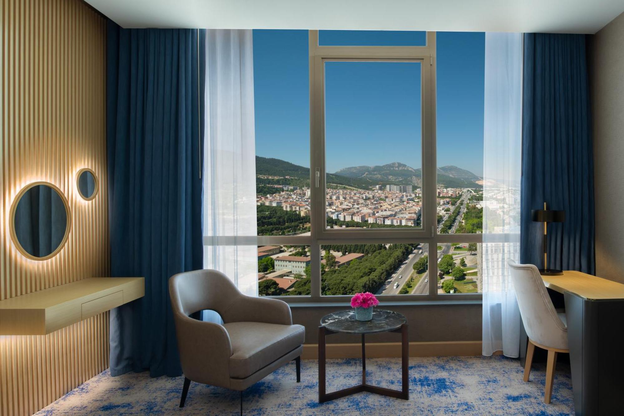 Doubletree By Hilton Manisa Hotel Bagian luar foto